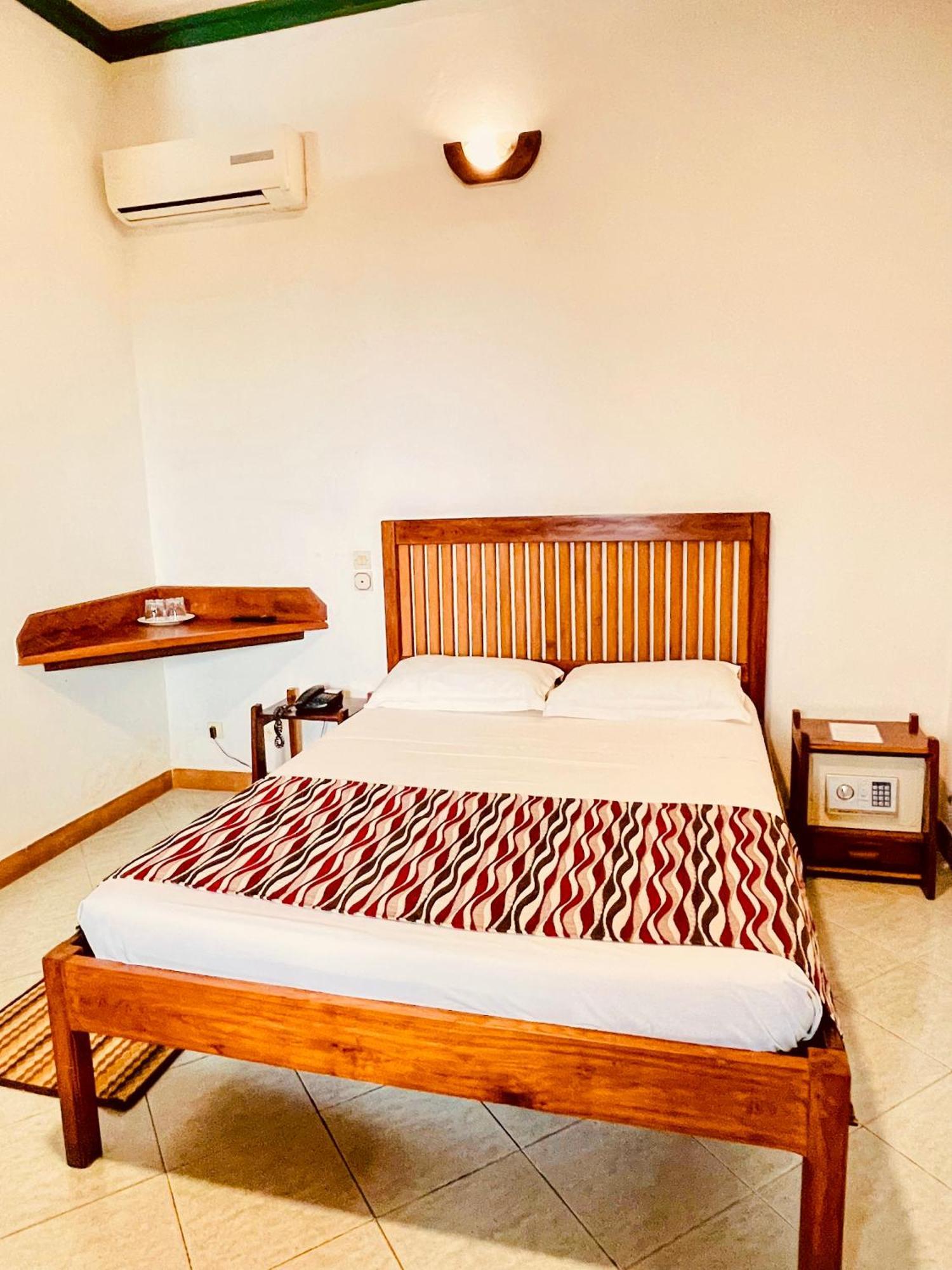 Le Nouvel Eden Hotel Toliara Exterior photo